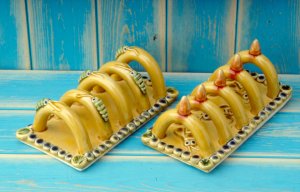 Toast Rack with Bee decorations made by Eastnor Pottery Co-Owner Sarah Monk Williams