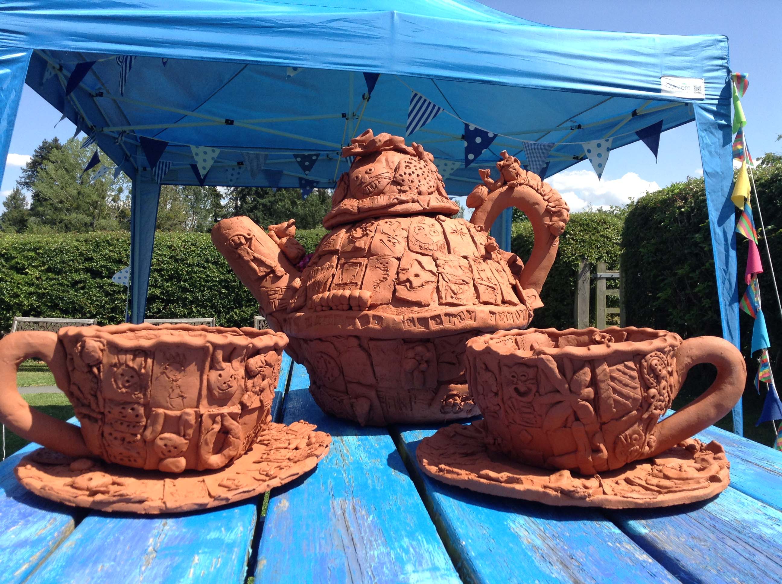 Alice in Wonderland themed tea set for 150th anniversary of Louis Carol's book