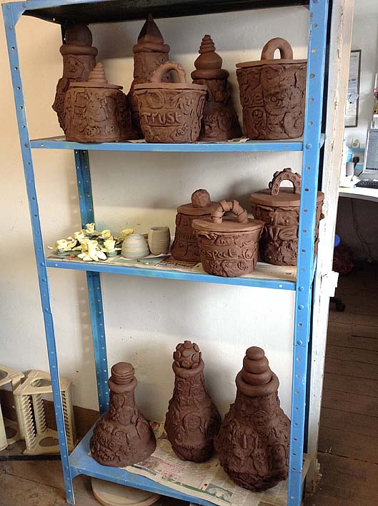 Jon Williams the Flying Potter works with Bengeworth Primary School to make Dream Pots and Jars